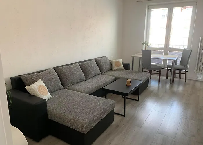 V Centre Mesta Apartman *